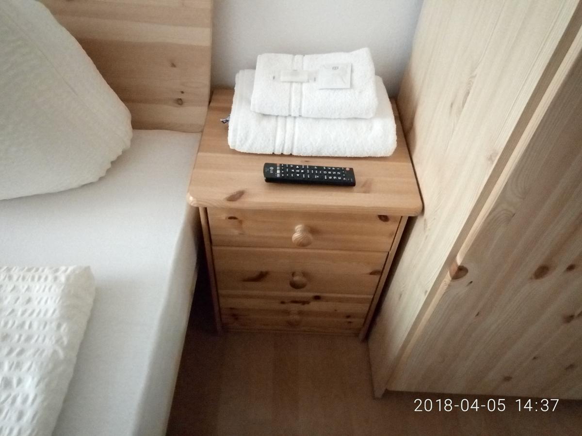 Отель Gasthof Mondschein Мерано Экстерьер фото
