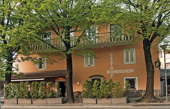 Отель Gasthof Mondschein Мерано Экстерьер фото