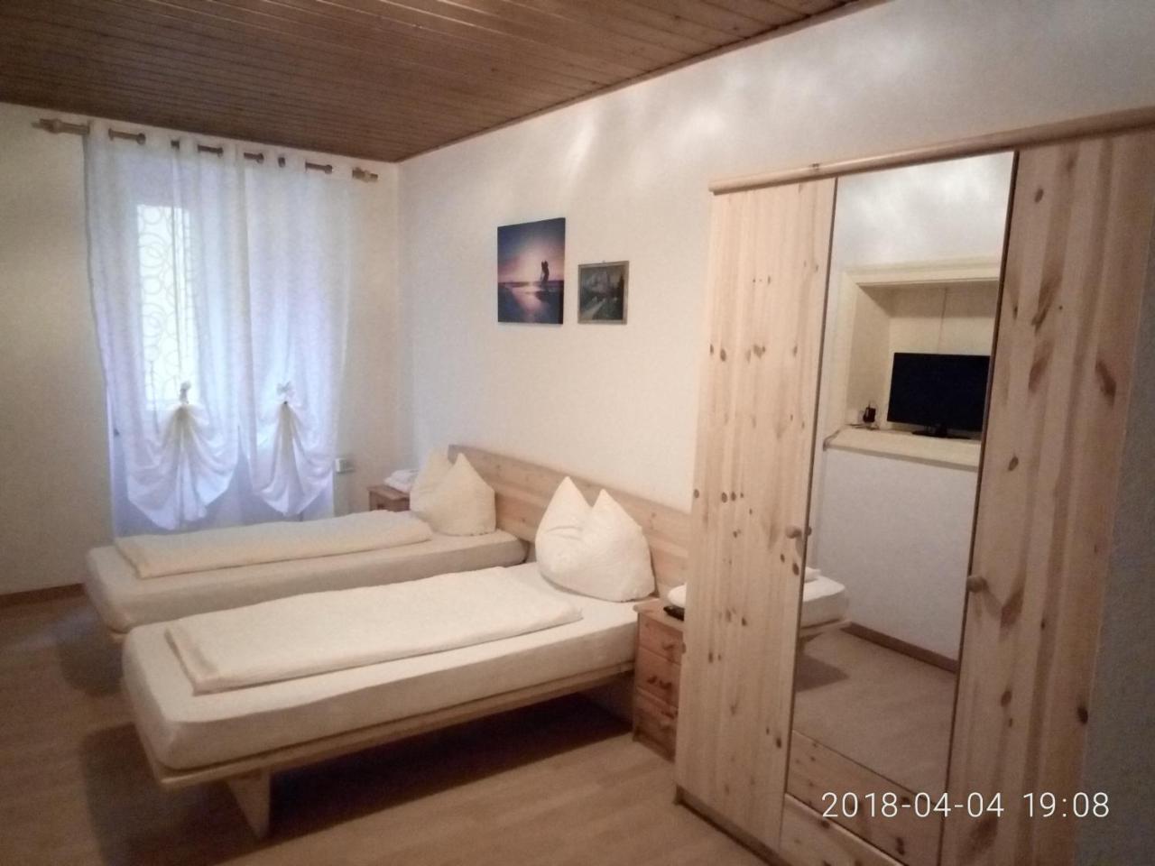 Отель Gasthof Mondschein Мерано Экстерьер фото